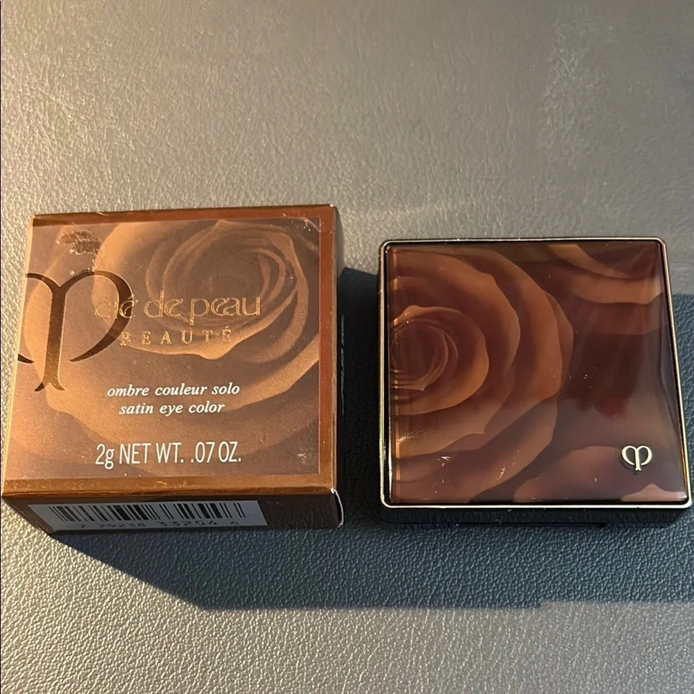 Clé de Peau Beauté Satin Eye Color in shade 121 NIB
